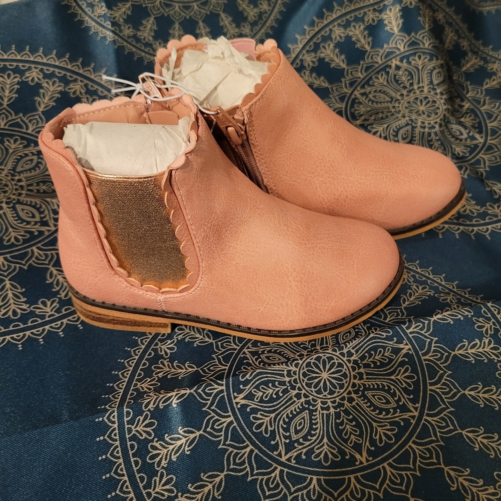 10 Tkids boots  Cat and & Jack